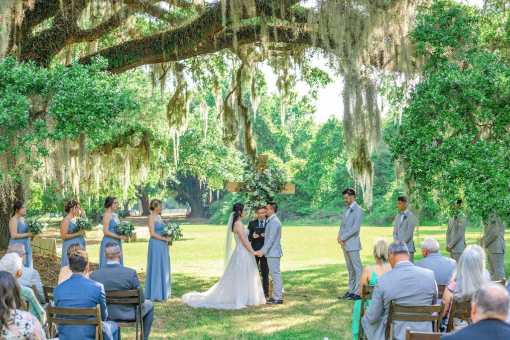 5 tips how to behave during the wedding photo session
