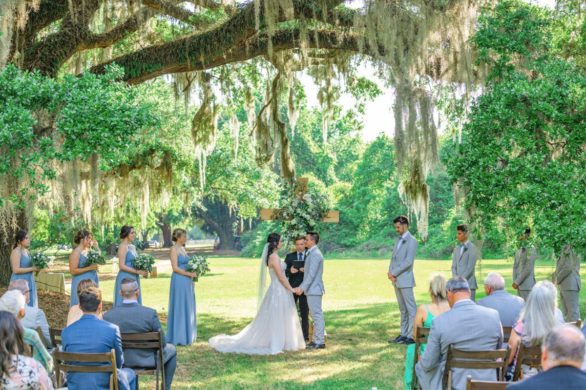 how to behave during wedding photo session