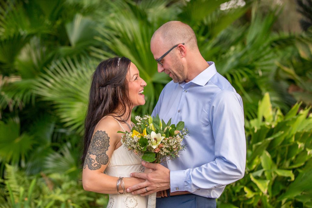 Tender wedding photo session in Hampton Park