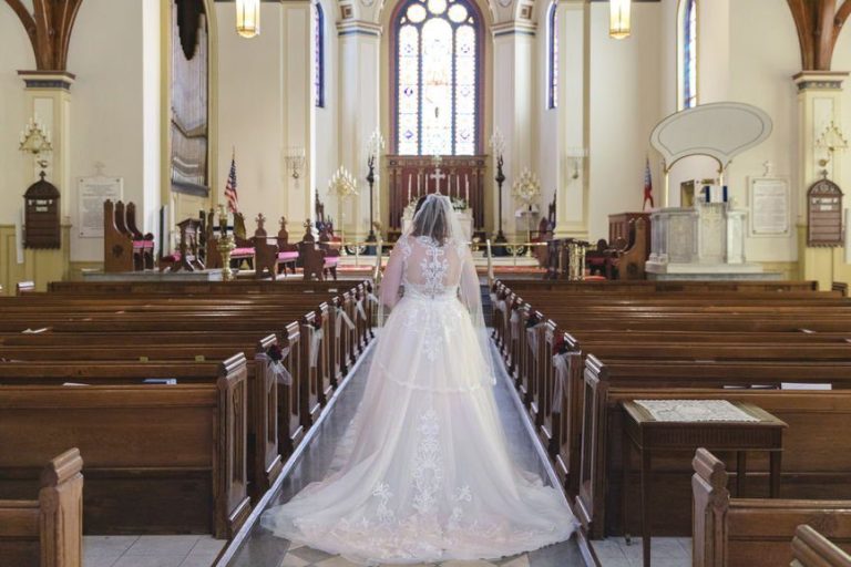 Wedding session in Church of the Holy Communion