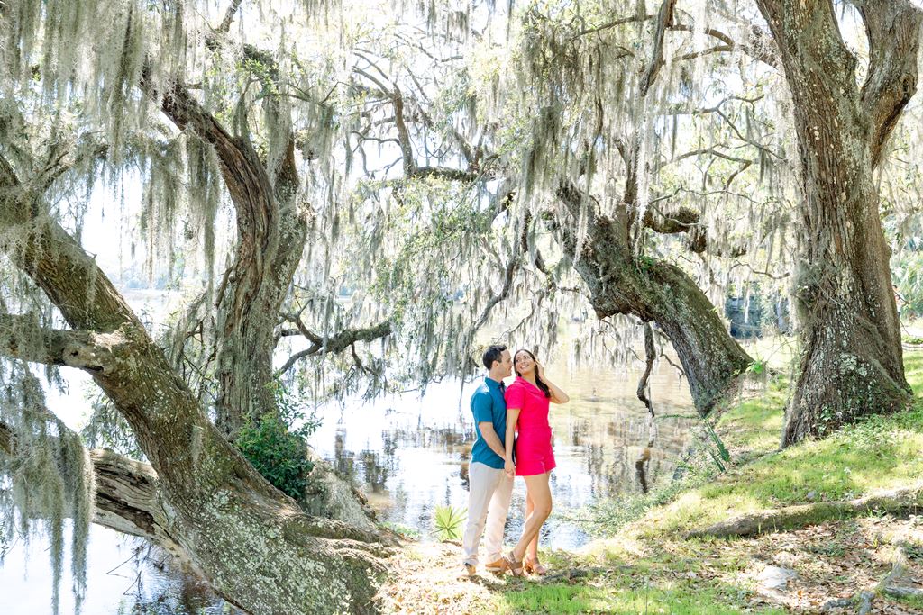 charleston engagement photographers at magnolia plantation