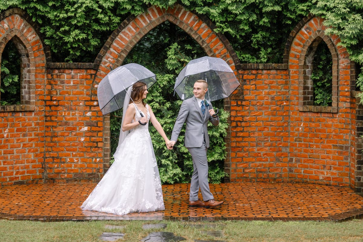 rainy day charleston photos with umbrellas