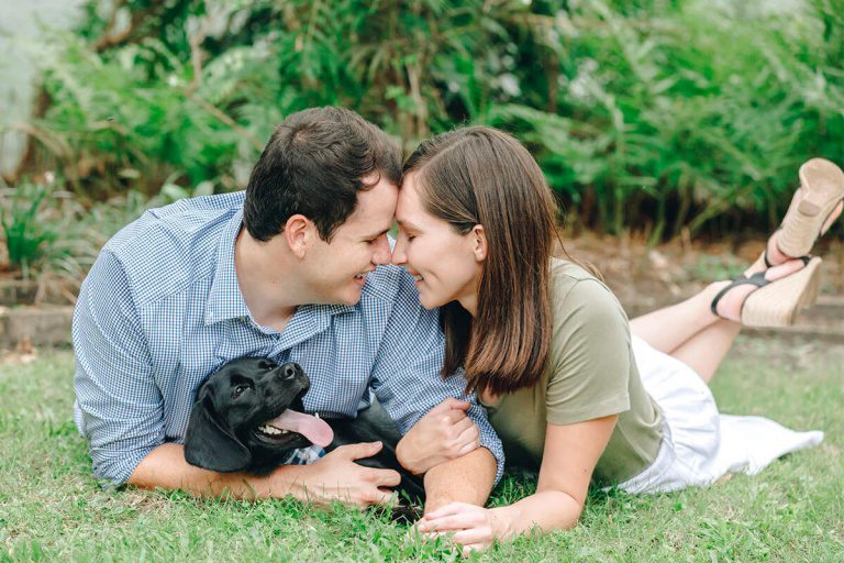 a charming photo session of a couple in love and their dog