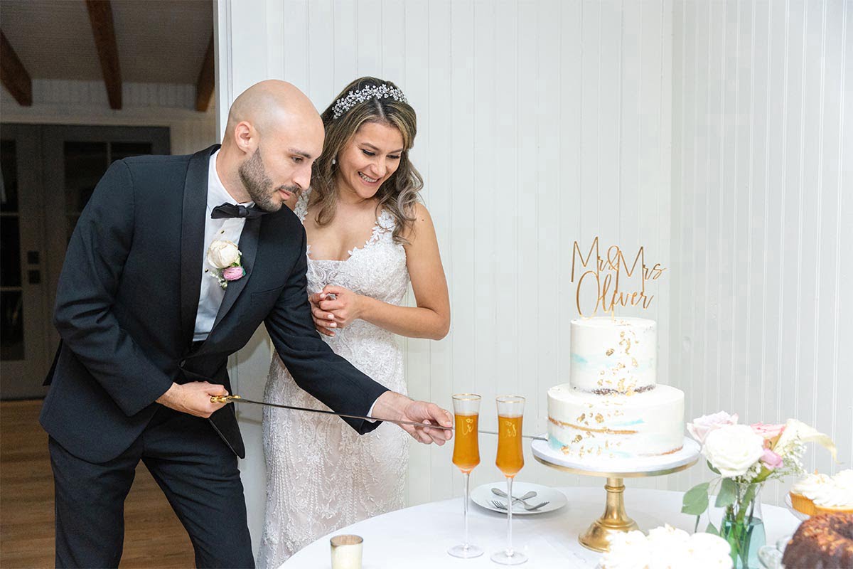 Charleston Wedding Photographer Cake cutting