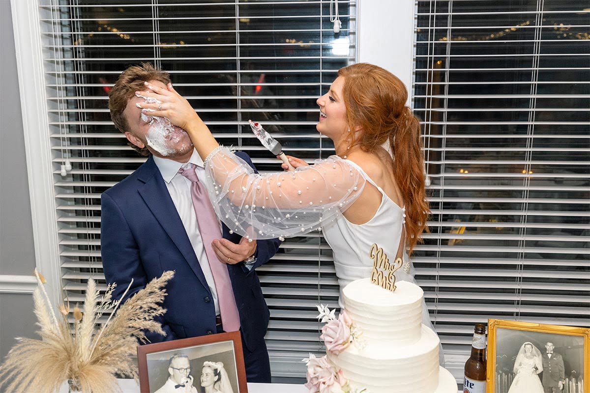 Charleston Wedding Photographer Cake cutting