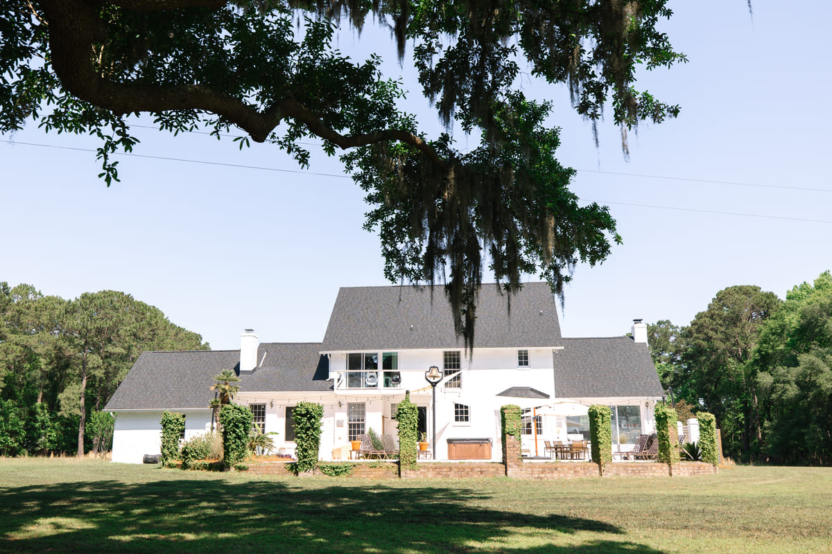 Pine creek wedding venue house side view