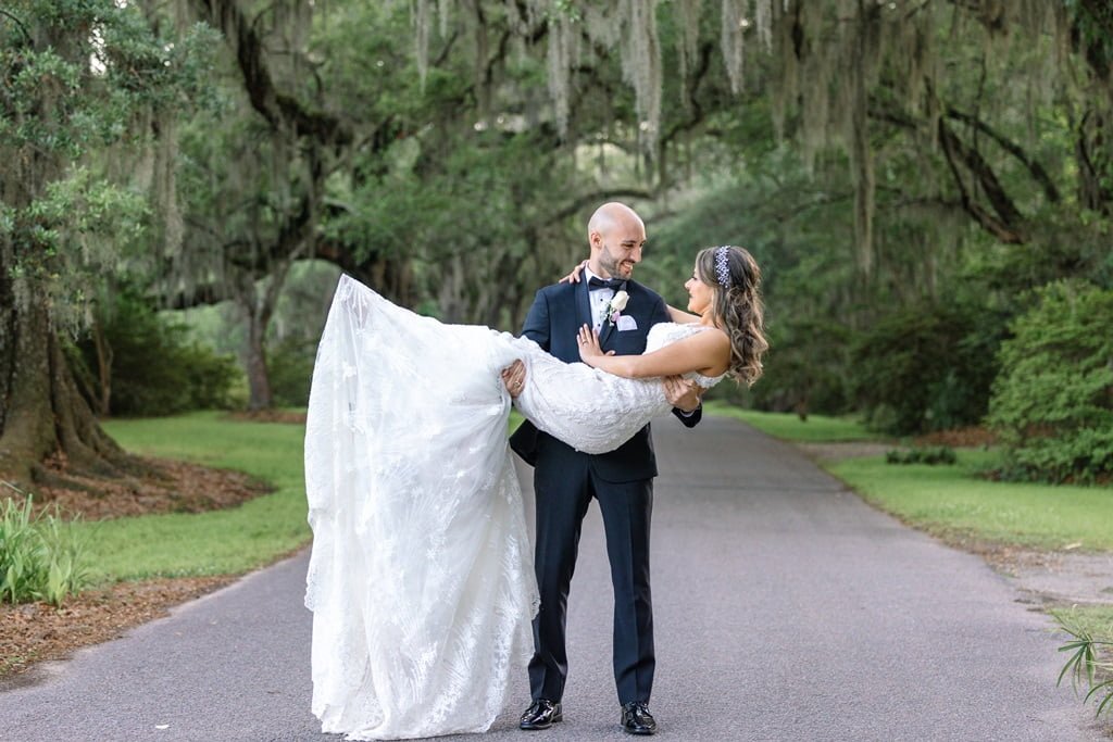 wedding photos at Magnolia Plantation