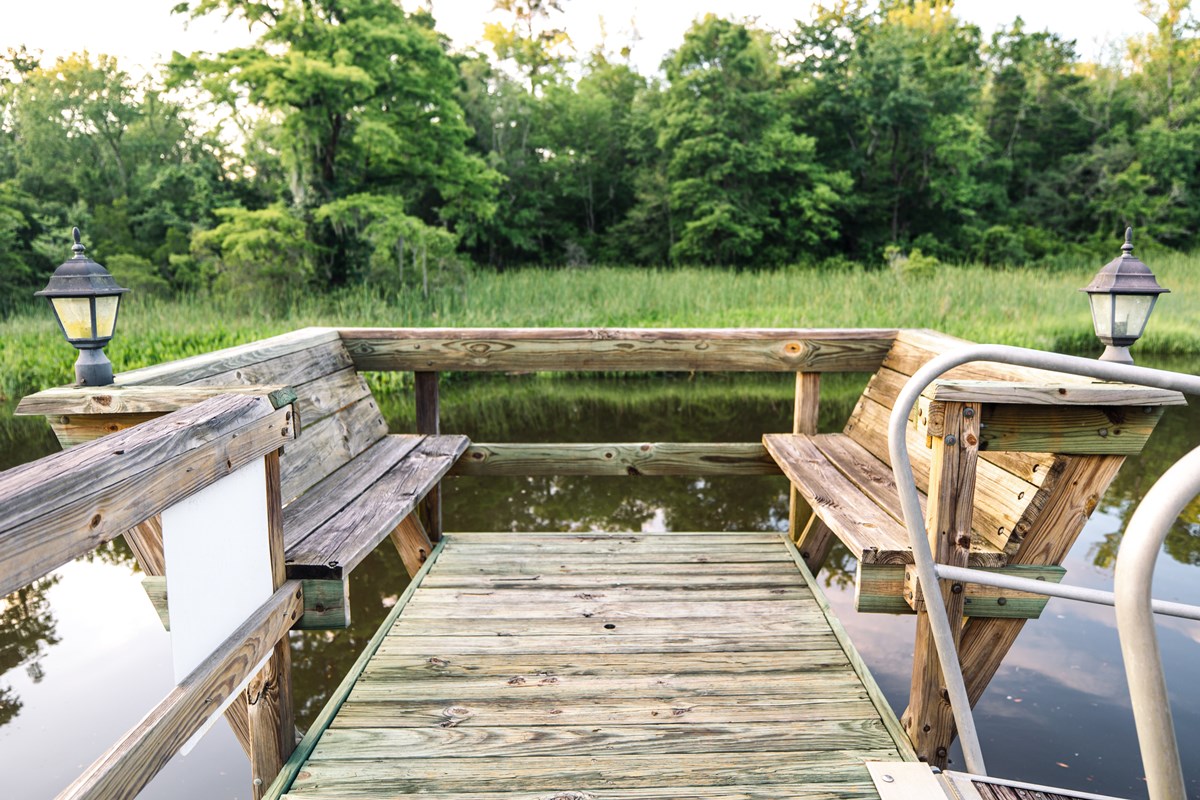 Lovegrove estate wedding venue pond