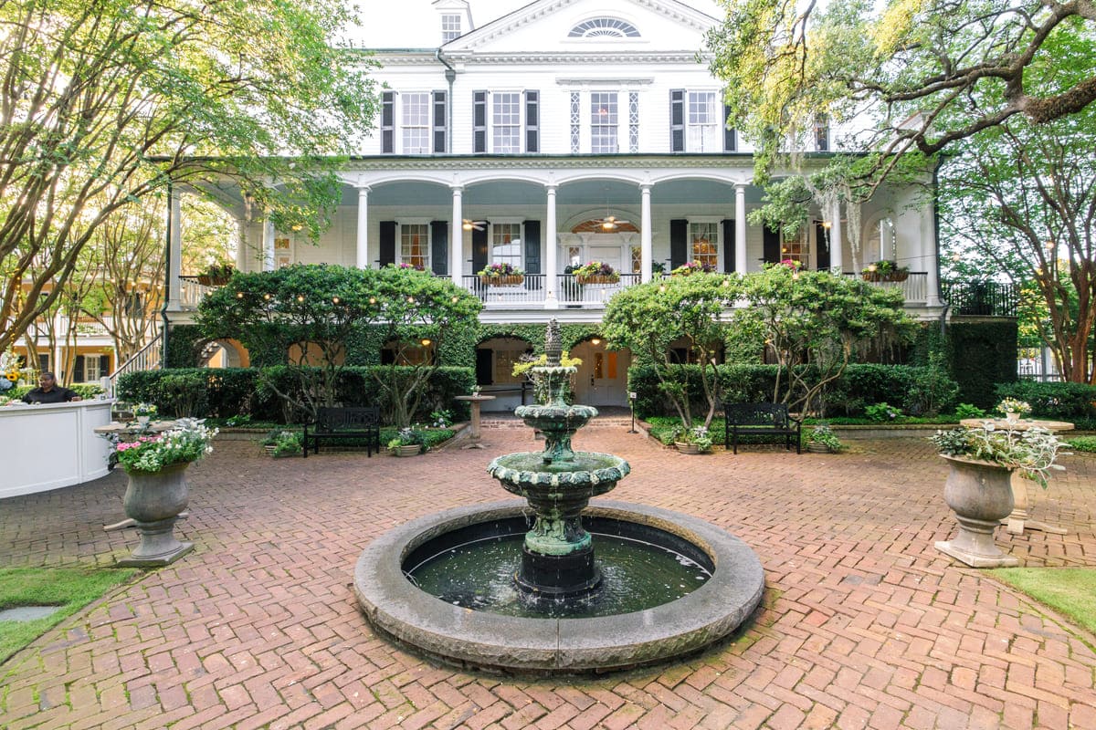 Governor Thomas Bennett House wedding venue fountain photo