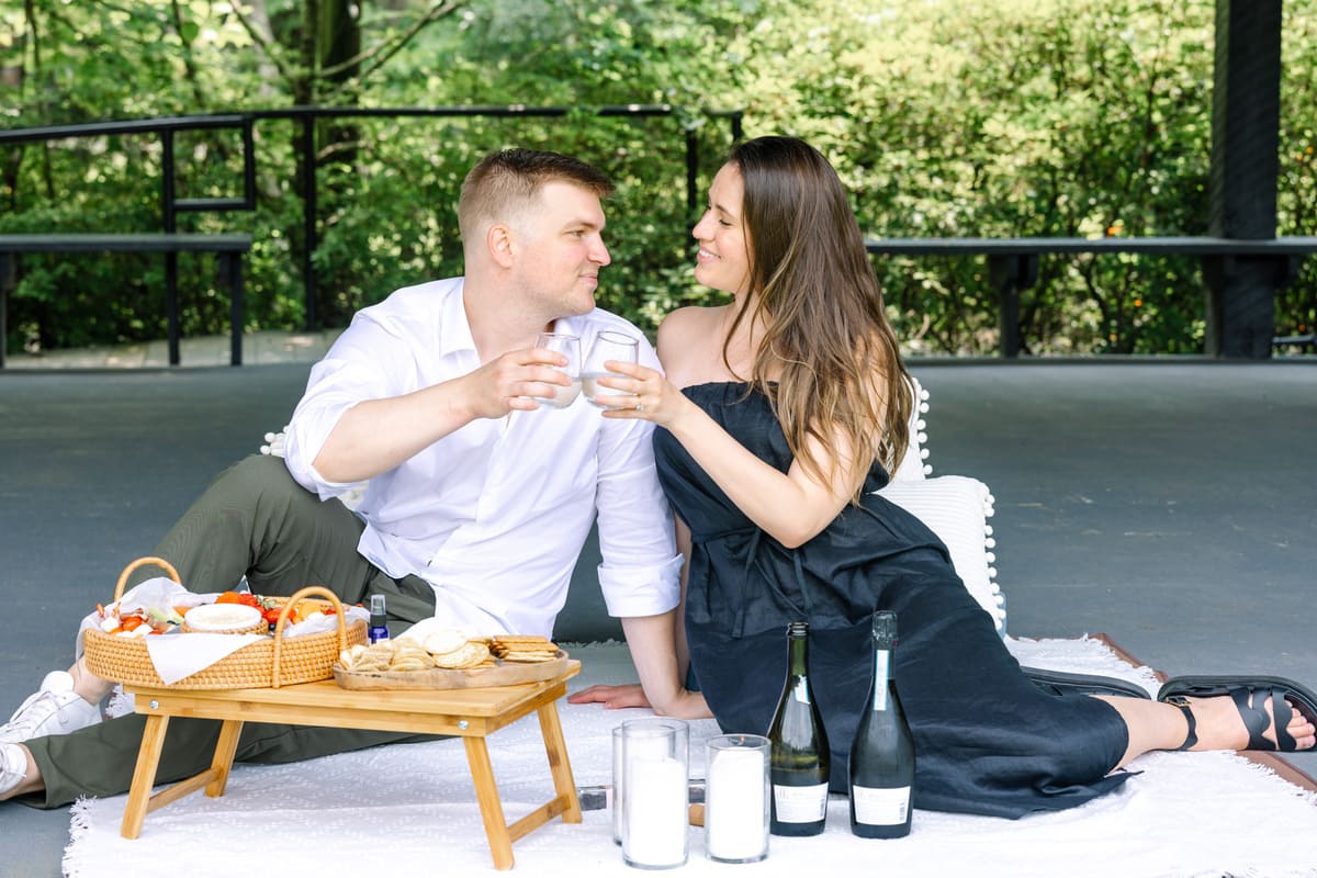 couple having romantic picnic at magnolia gardens