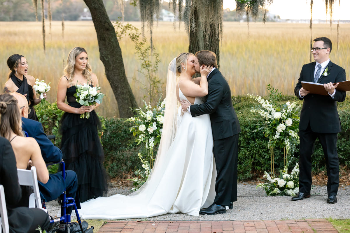 first kiss charleston wedding ceremony