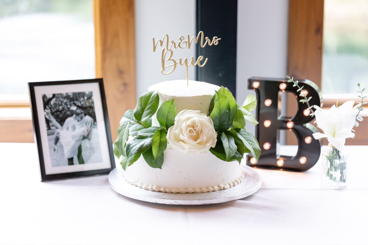 wedding cake details charleston photographer