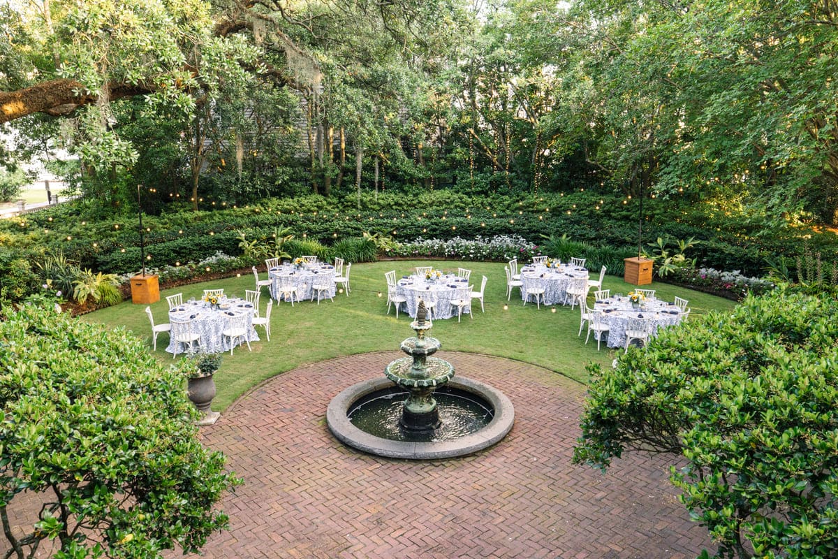 governor bennett gardens courtyard charleston photographer