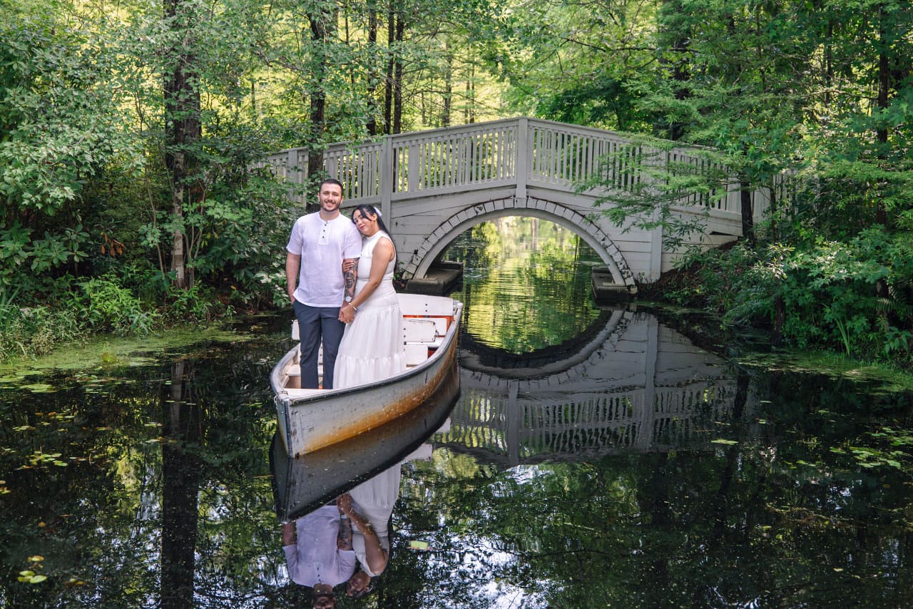 professional photographer maternity photo session at Cypress Garden