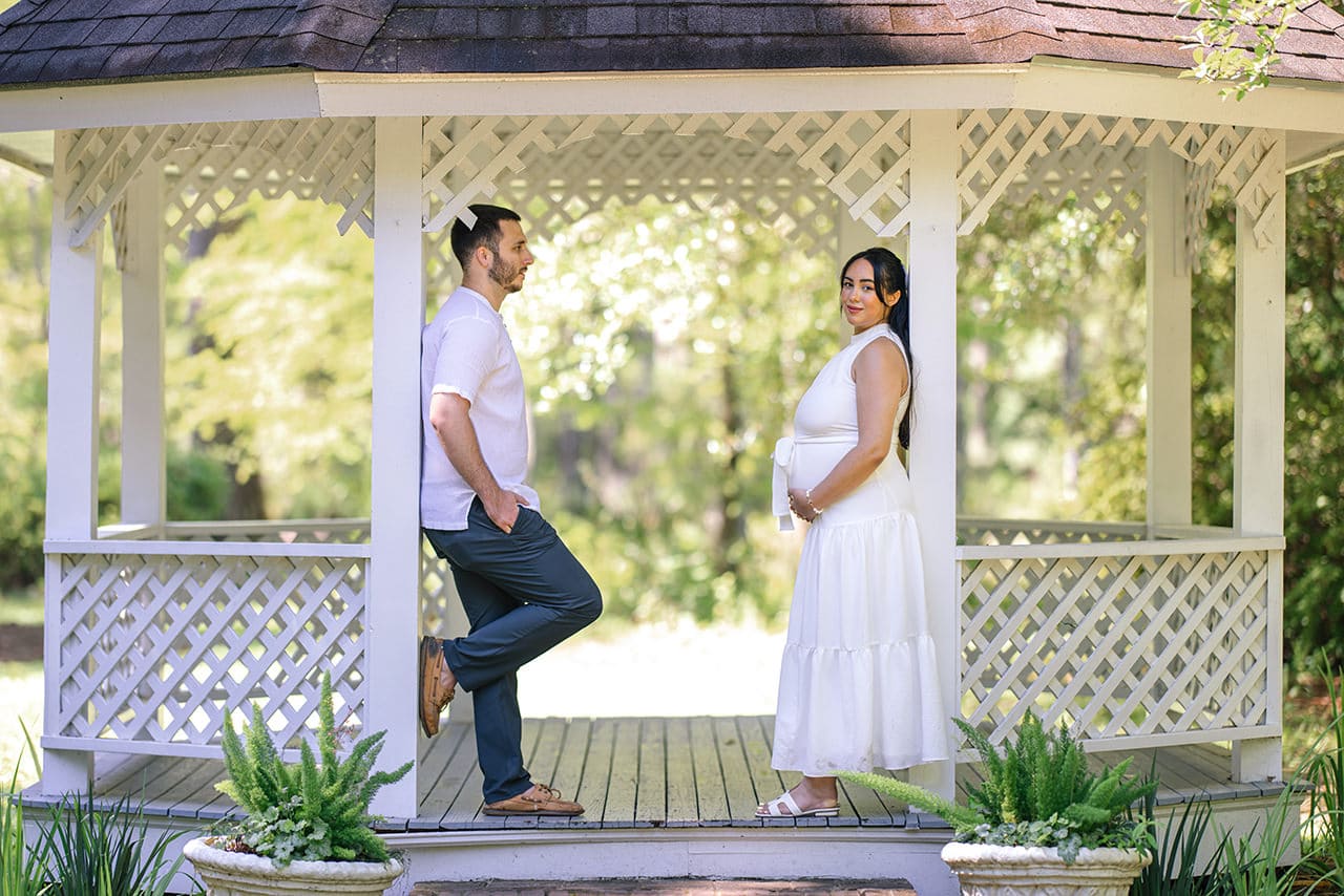 professional photographer maternity photo session at Cypress Garden