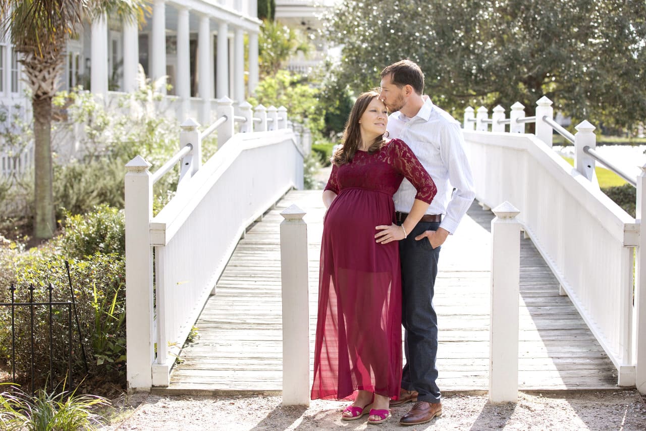 professional photographer maternity photo session at IOn Avant Garden Park