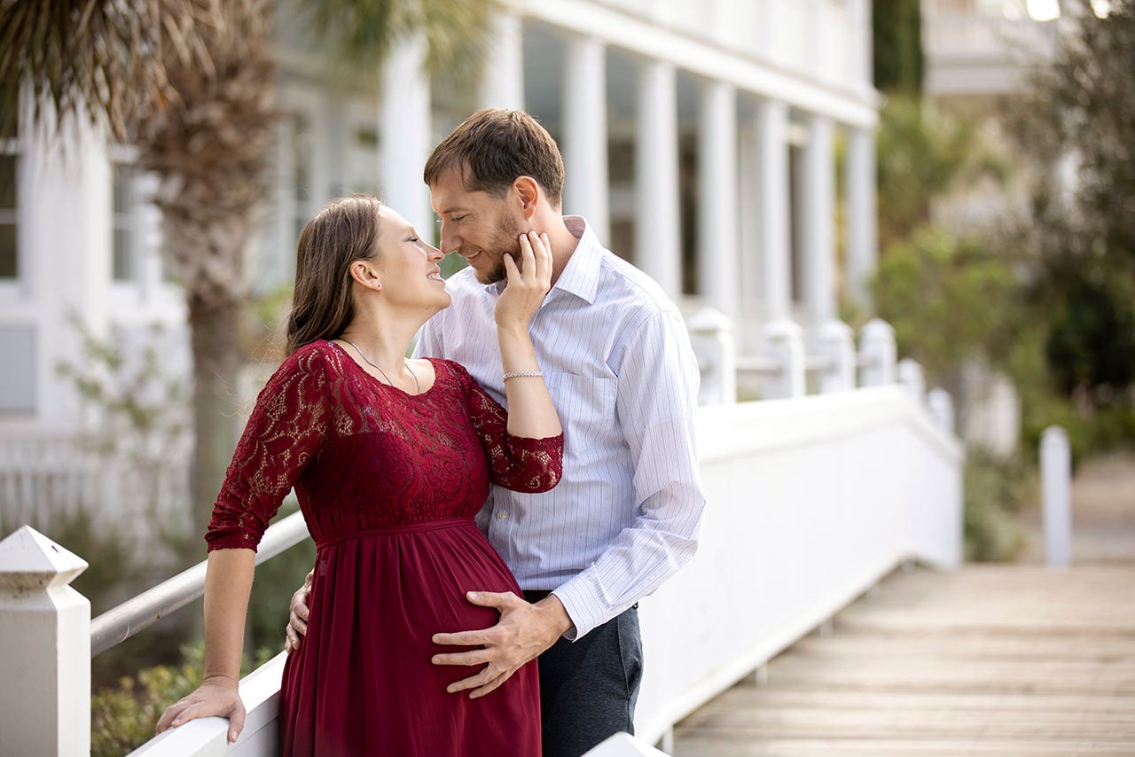 professional photographer maternity photo session at IOn Avant Garden Park