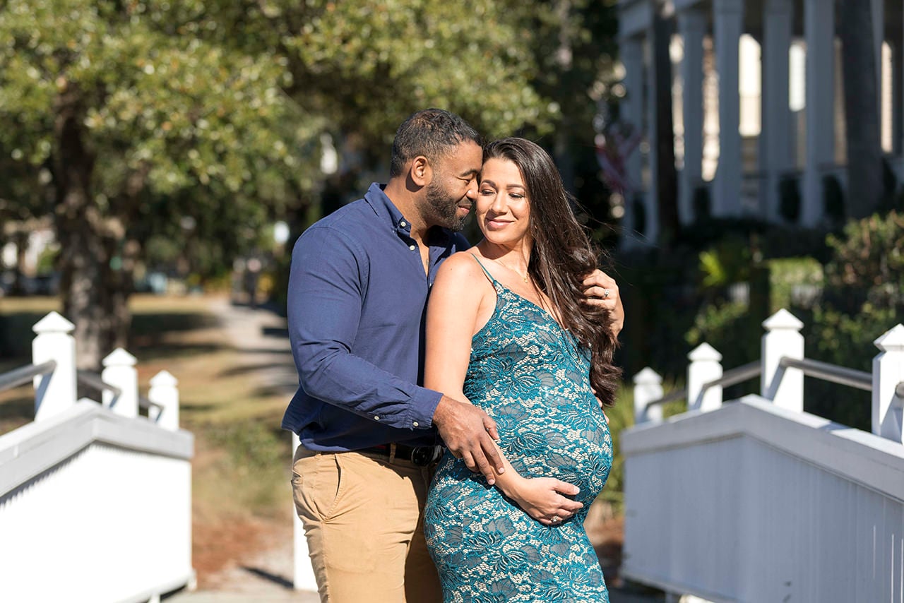 professional photographer maternity photo session at IOn Avant Garden Park