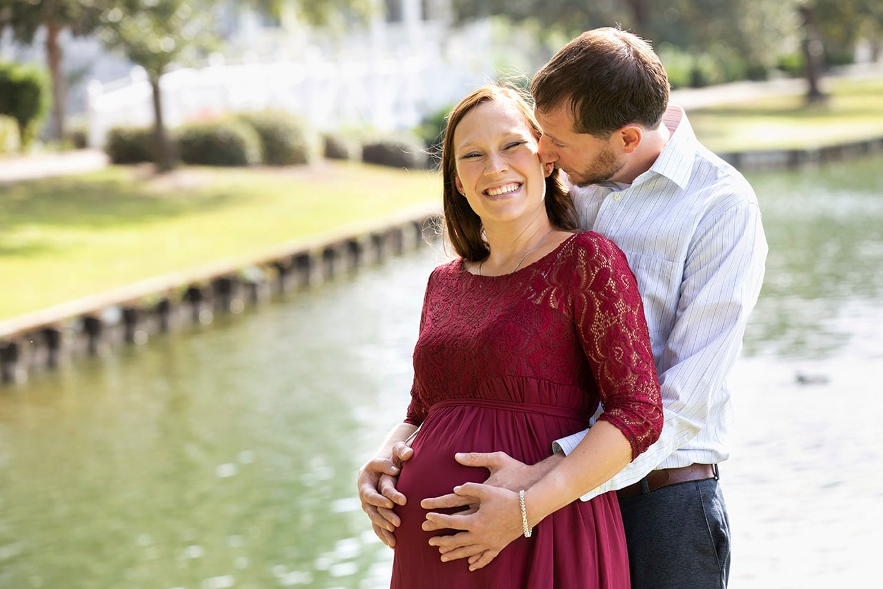 professional photographer maternity photo session at IOn Avant Garden Park