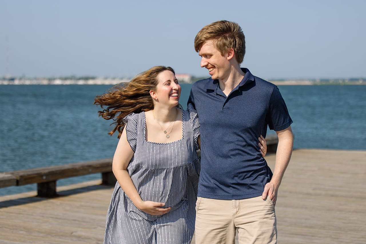 professional photographer maternity photo session at Waterfront Park