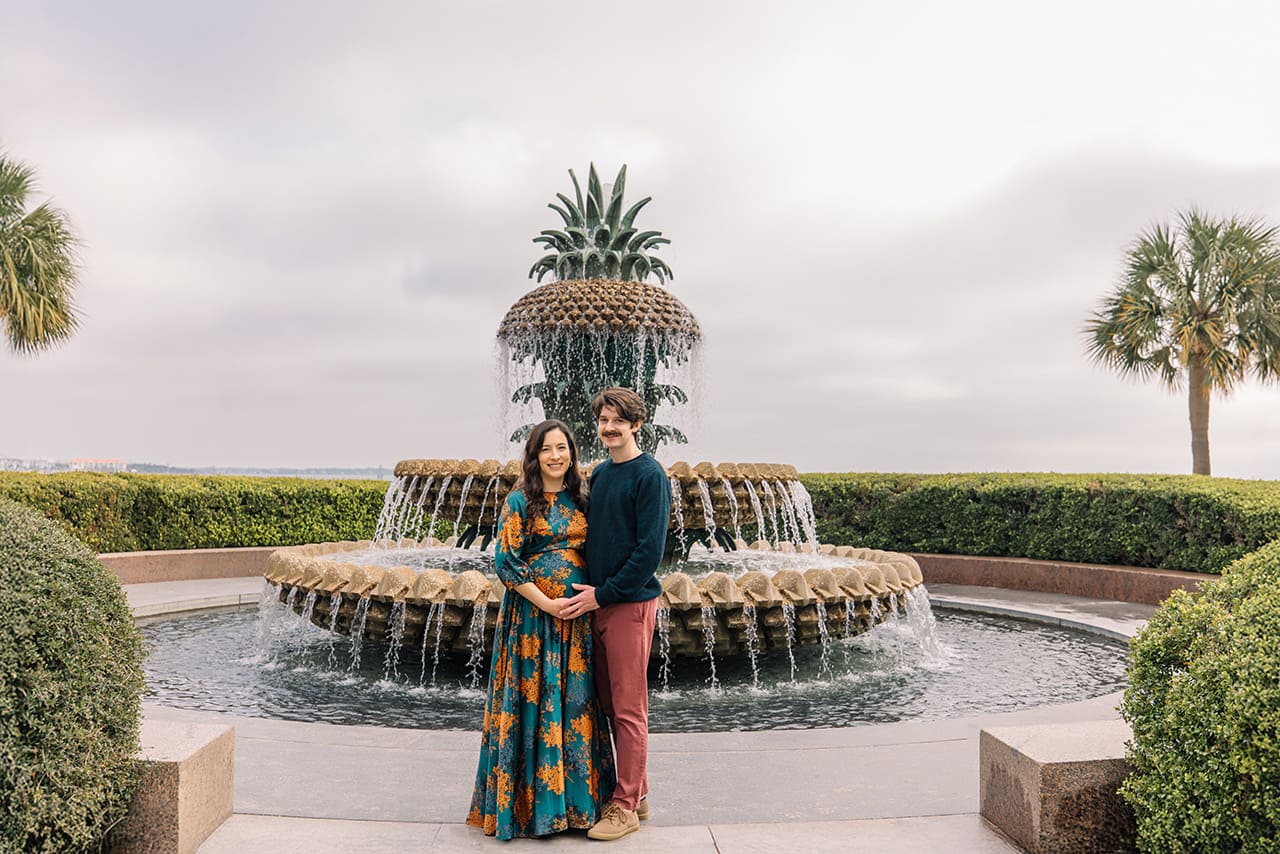 professional photographer maternity photo session at Waterfront Park