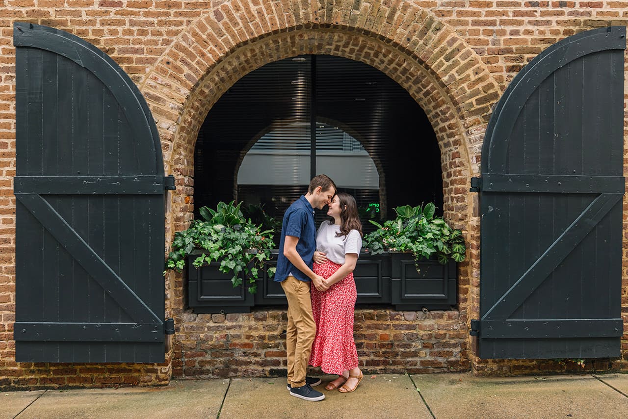 professional photographer maternity photo session at Waterfront Park