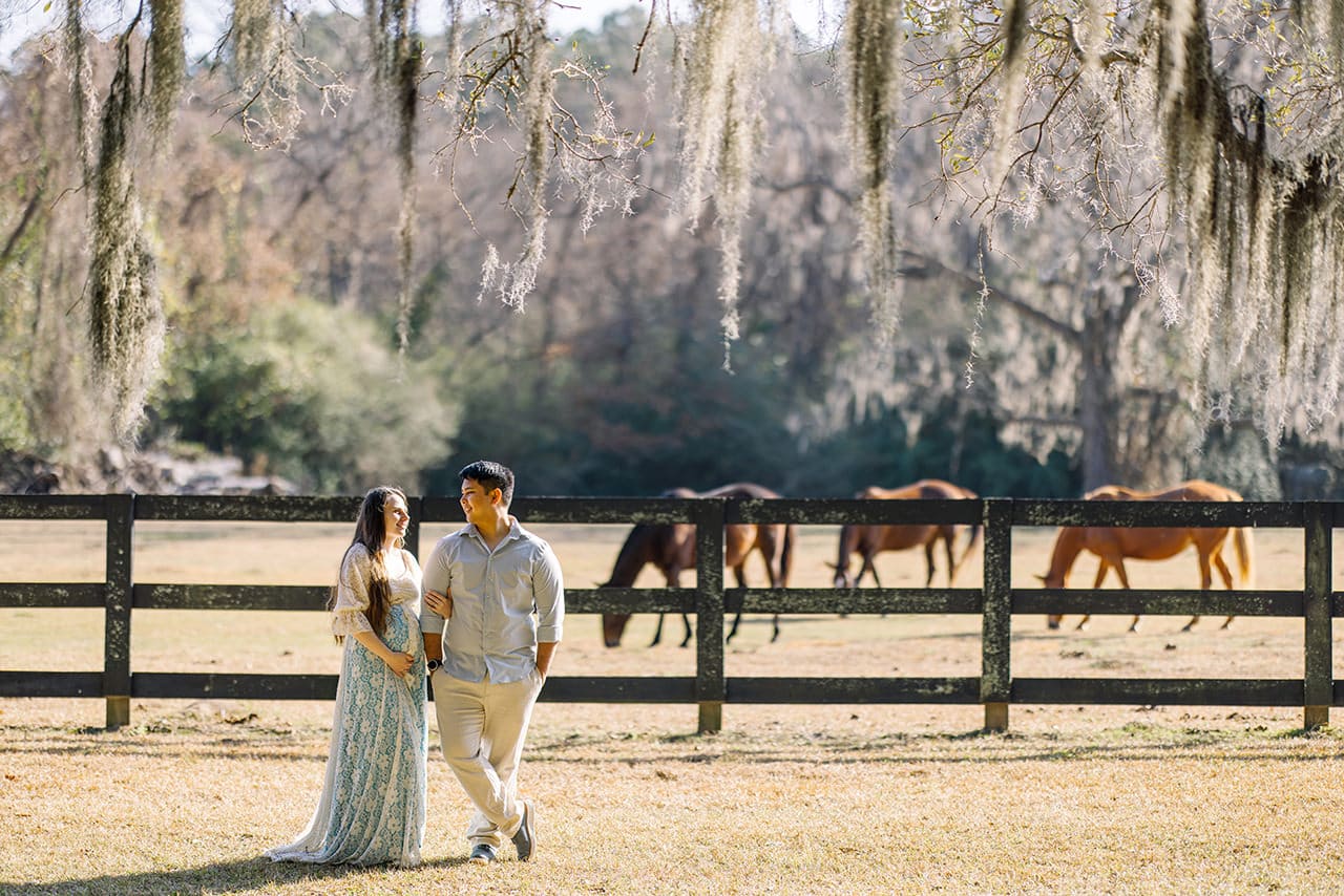 professional photographer maternity photo session at boone hall plantation