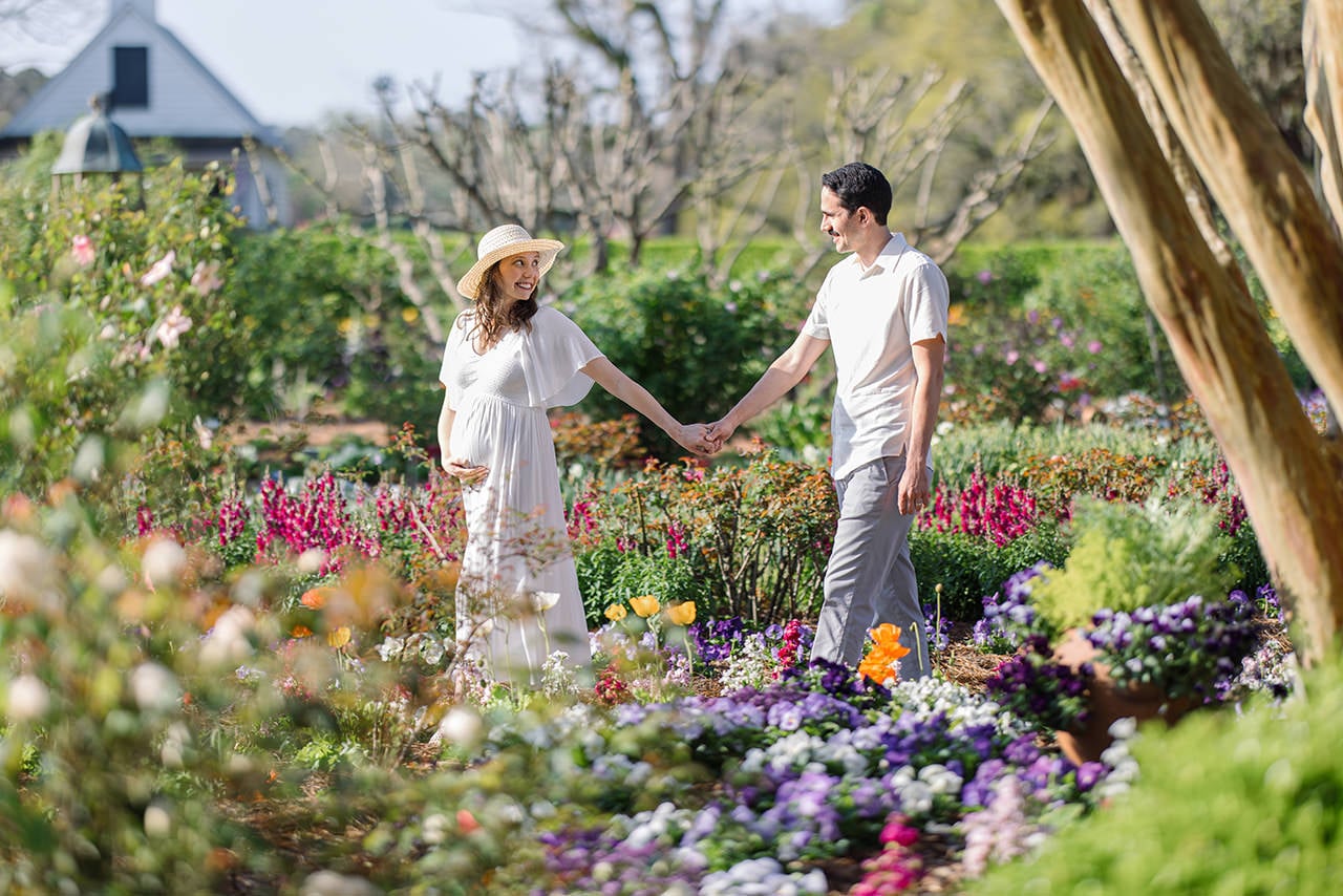 professional photographer maternity photo session at boone hall plantation