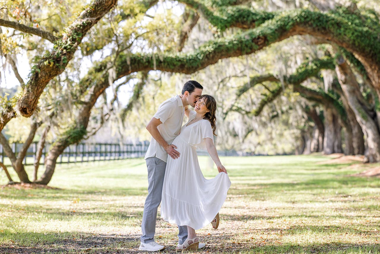 professional photographer maternity photo session at boone hall plantation