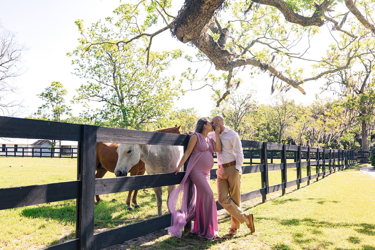 professional photographer maternity photo session at boone hall plantation