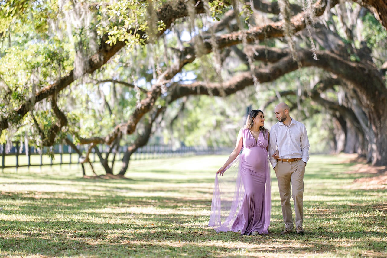 professional photographer maternity photo session at boone hall plantation