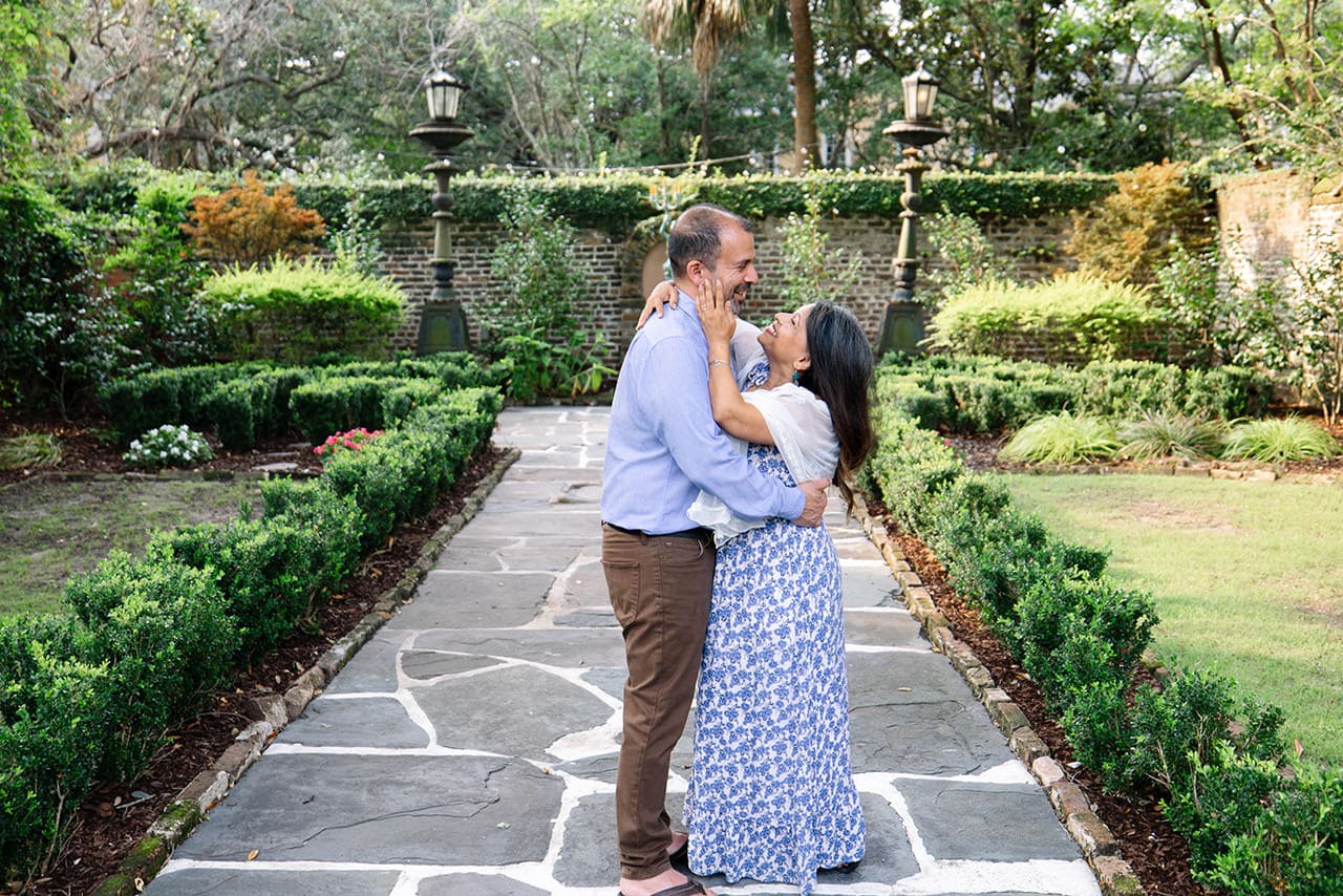 charleston anniversary photo session at 52 chapel st