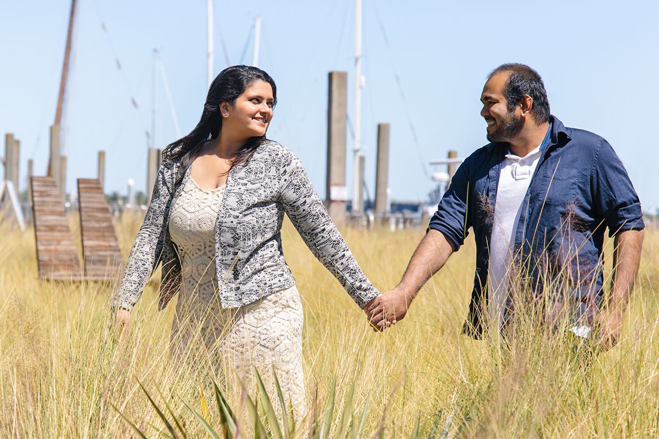 charleston anniversary photo session at Aquarium Wharf
