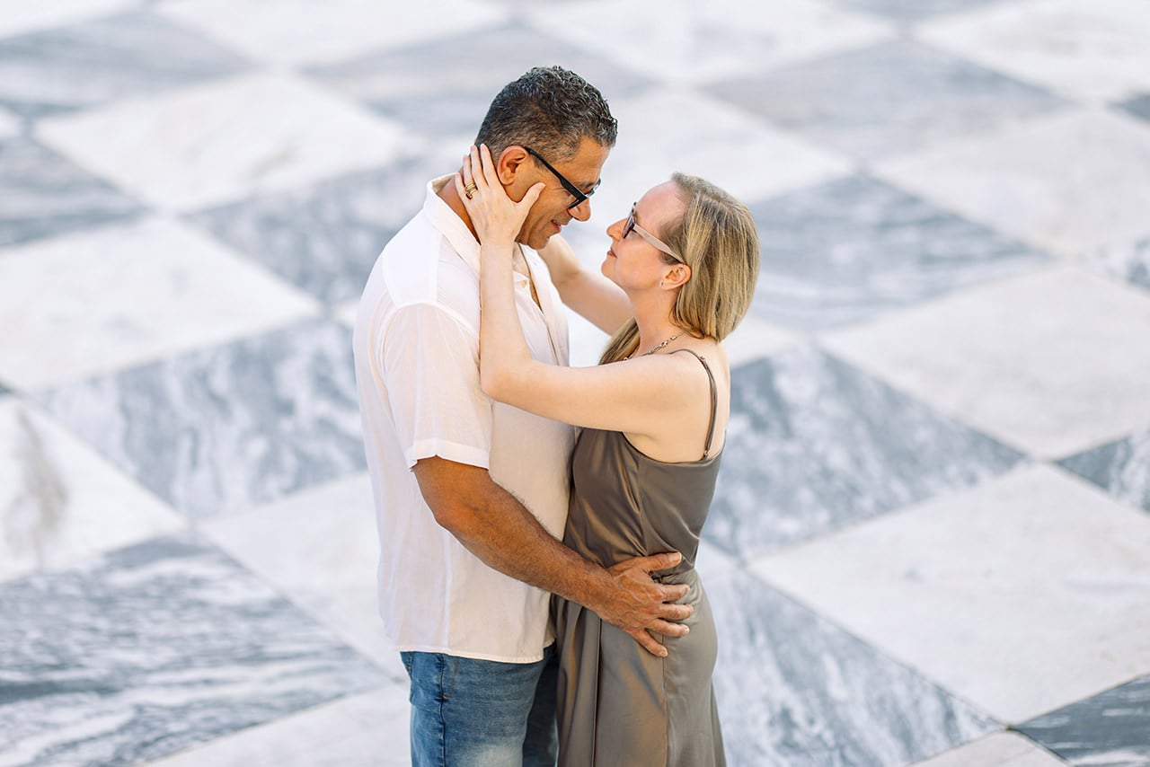 charleston anniversary photo session at Custom house