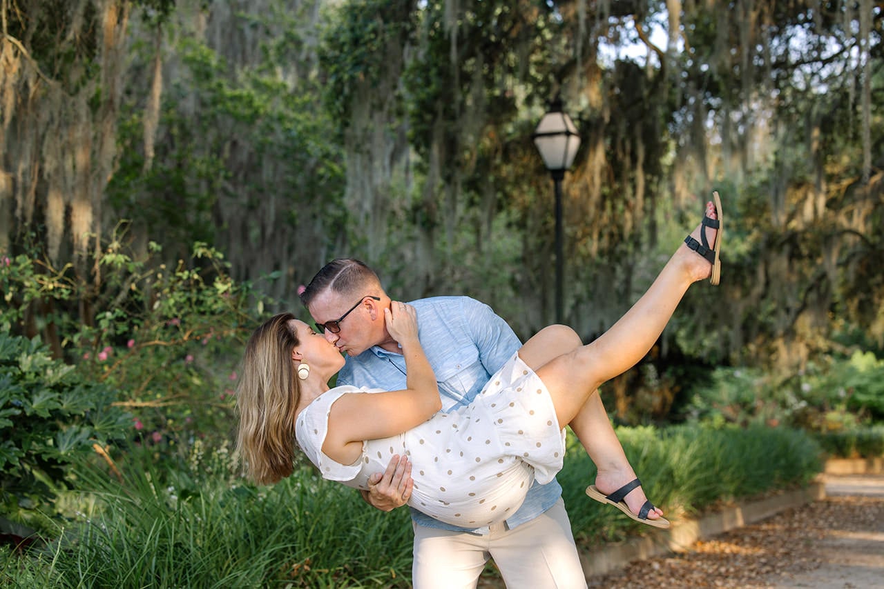 charleston anniversary photo session at Hampton Park