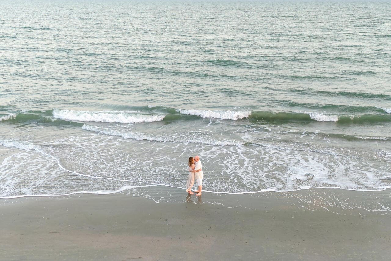 charleston anniversary photo session at Isle of palms