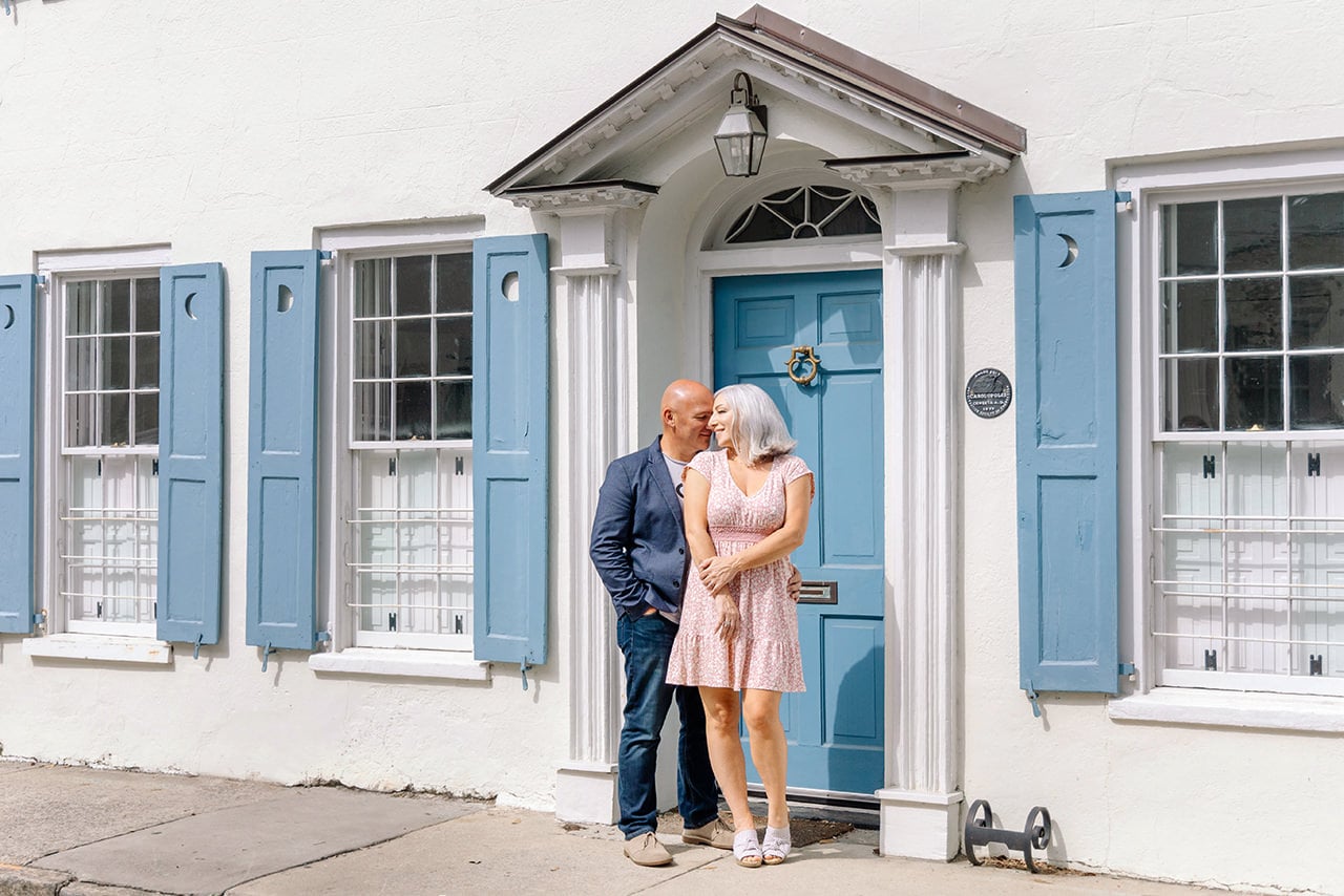 charleston anniversary photo session at Rainbow Row