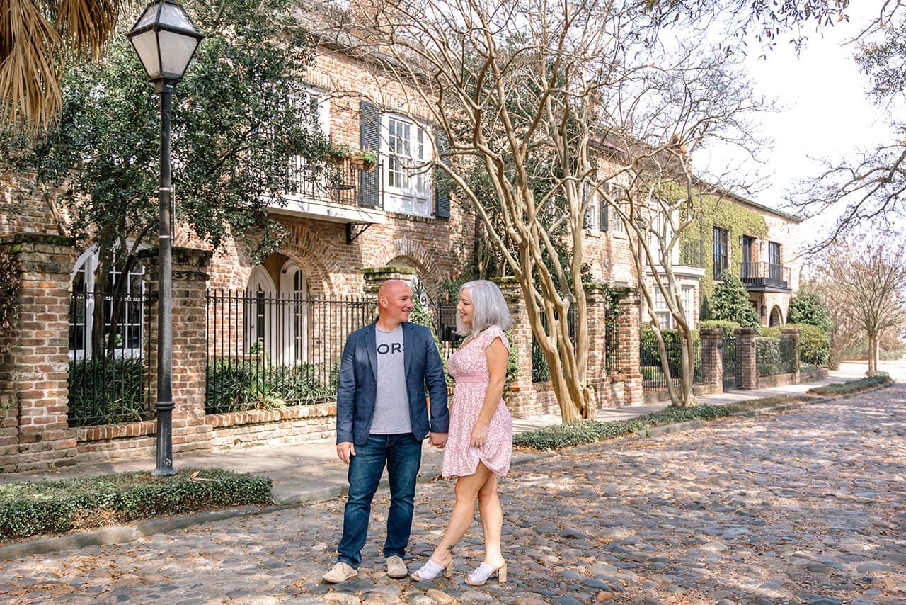 charleston anniversary photo session at Rainbow Row