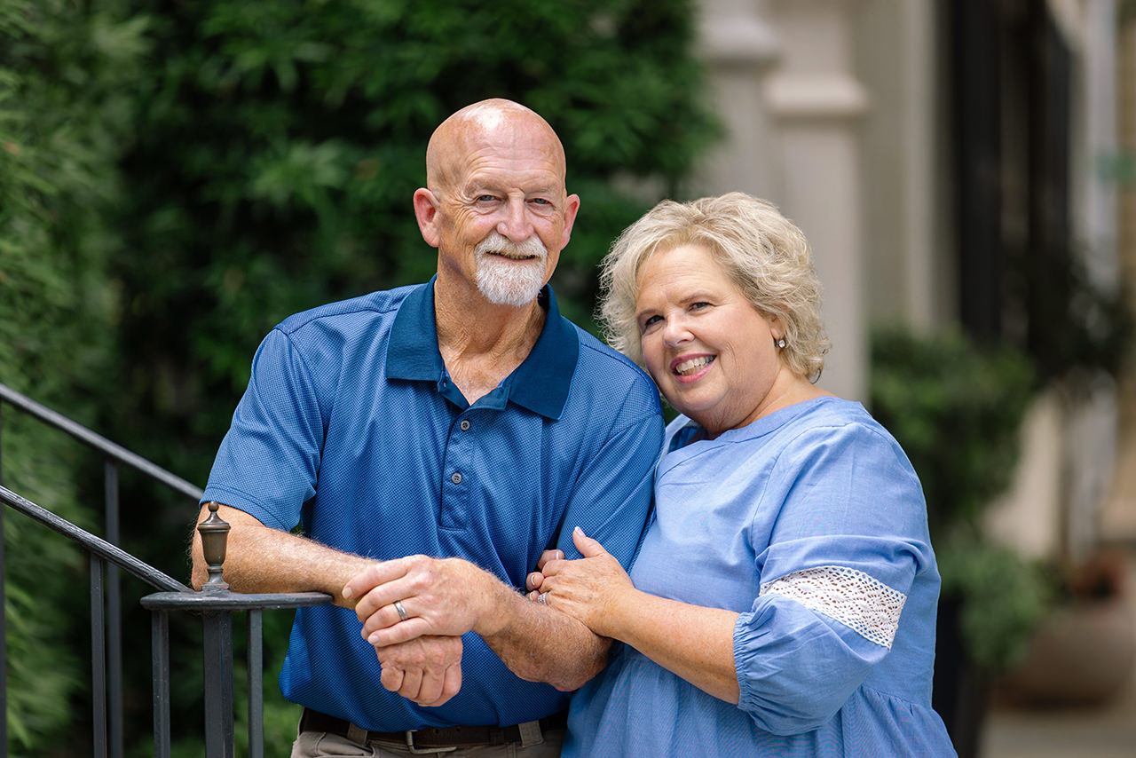 charleston anniversary photo session at Rainbow Row