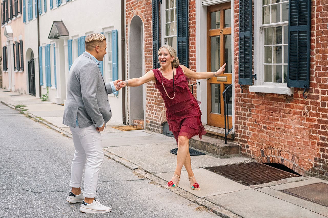 charleston anniversary photo session at Rainbow Row