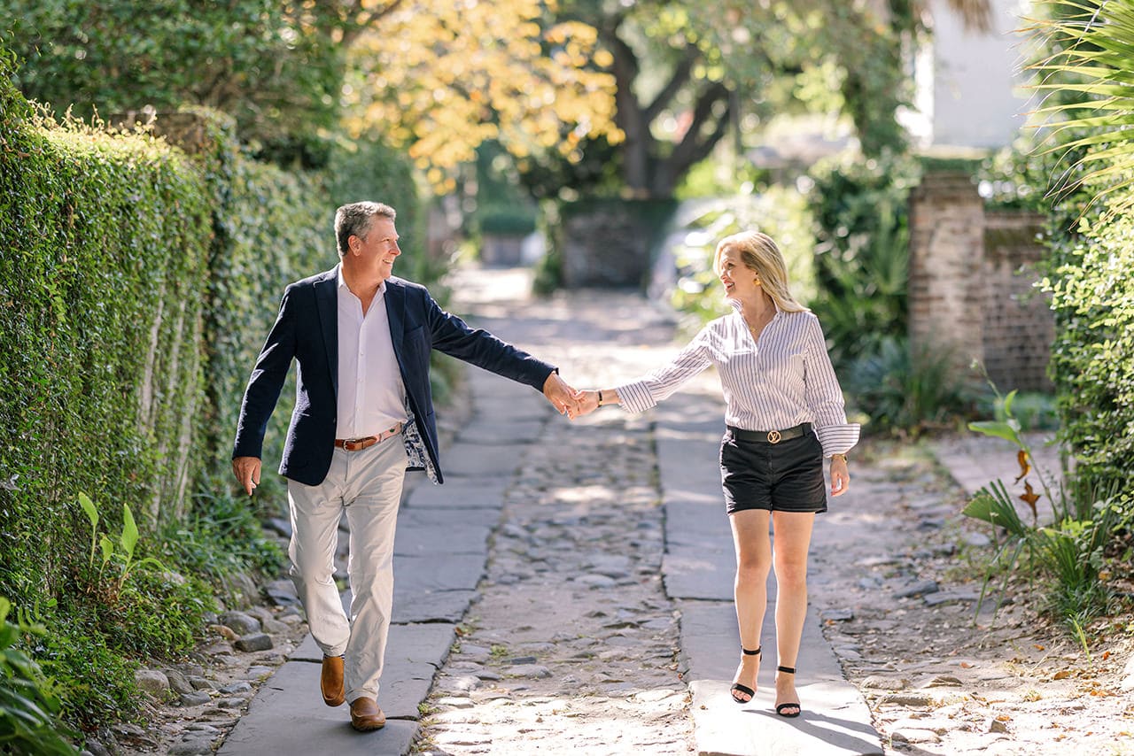 charleston anniversary photo session at Rainbow Row