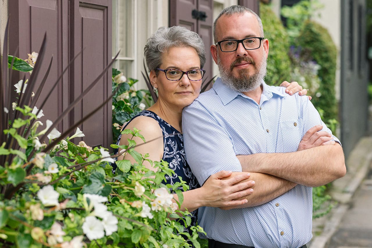 charleston anniversary photo session at Rainbow Row