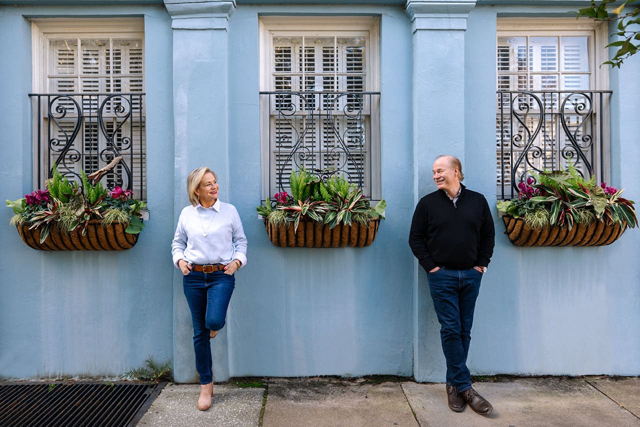 charleston anniversary photo session at Rainbow Row
