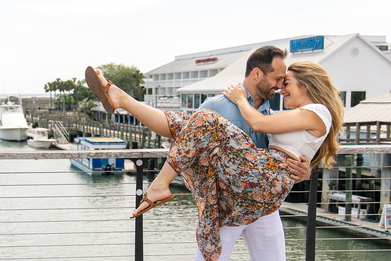 charleston anniversary photo session at Shem Creek