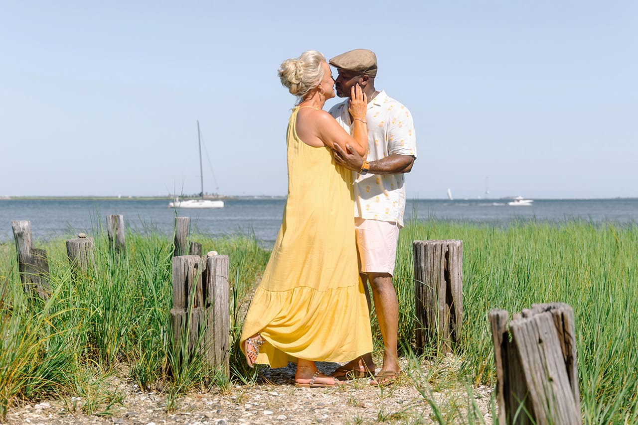 charleston anniversary photo session at Waterfront Park