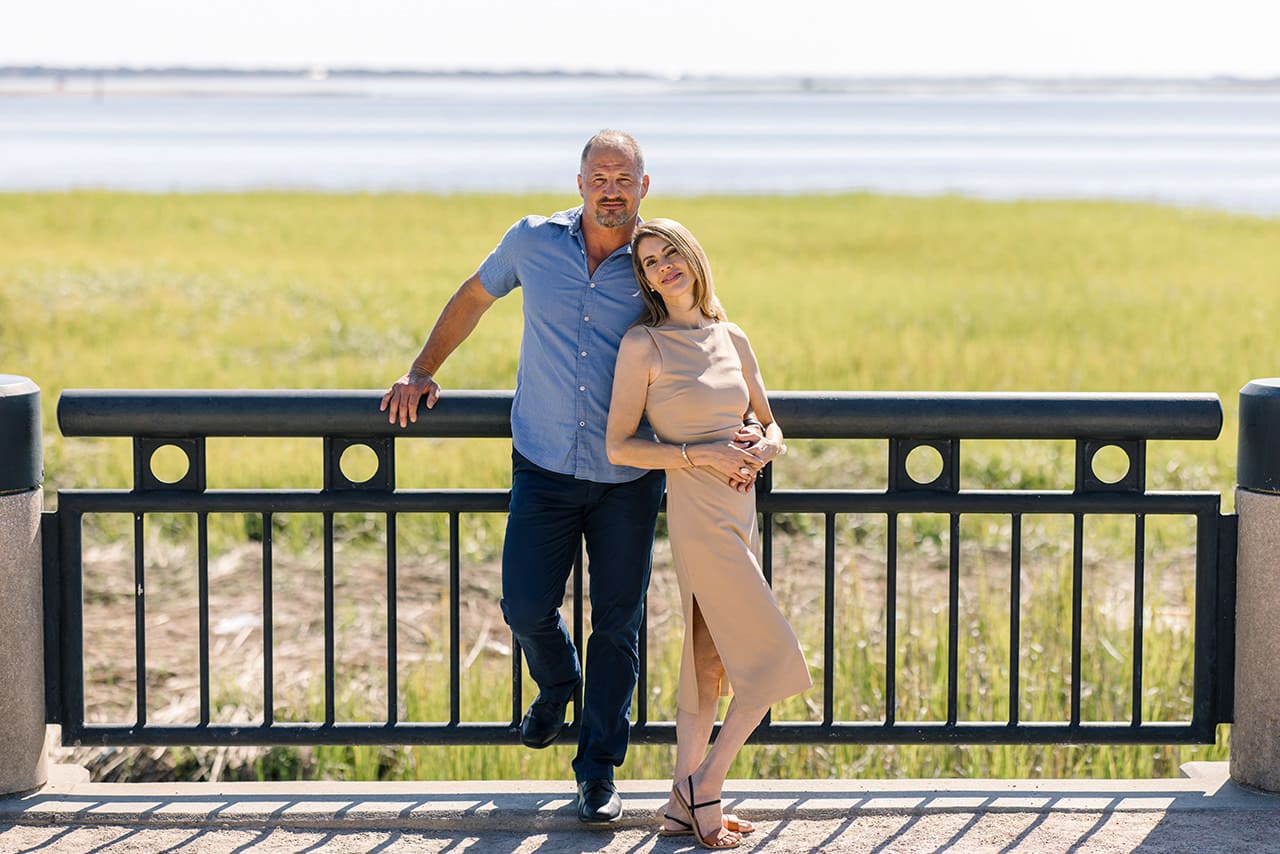 charleston anniversary photo session at Waterfront Park