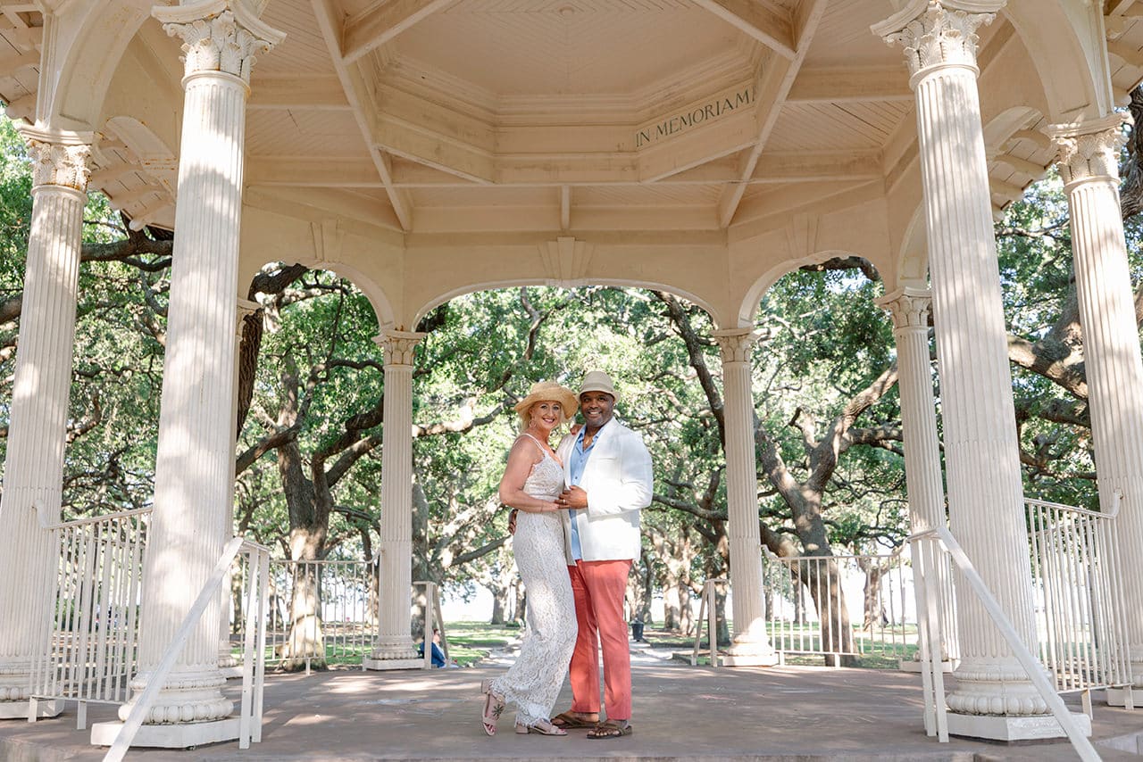 charleston anniversary photo session at white point garden