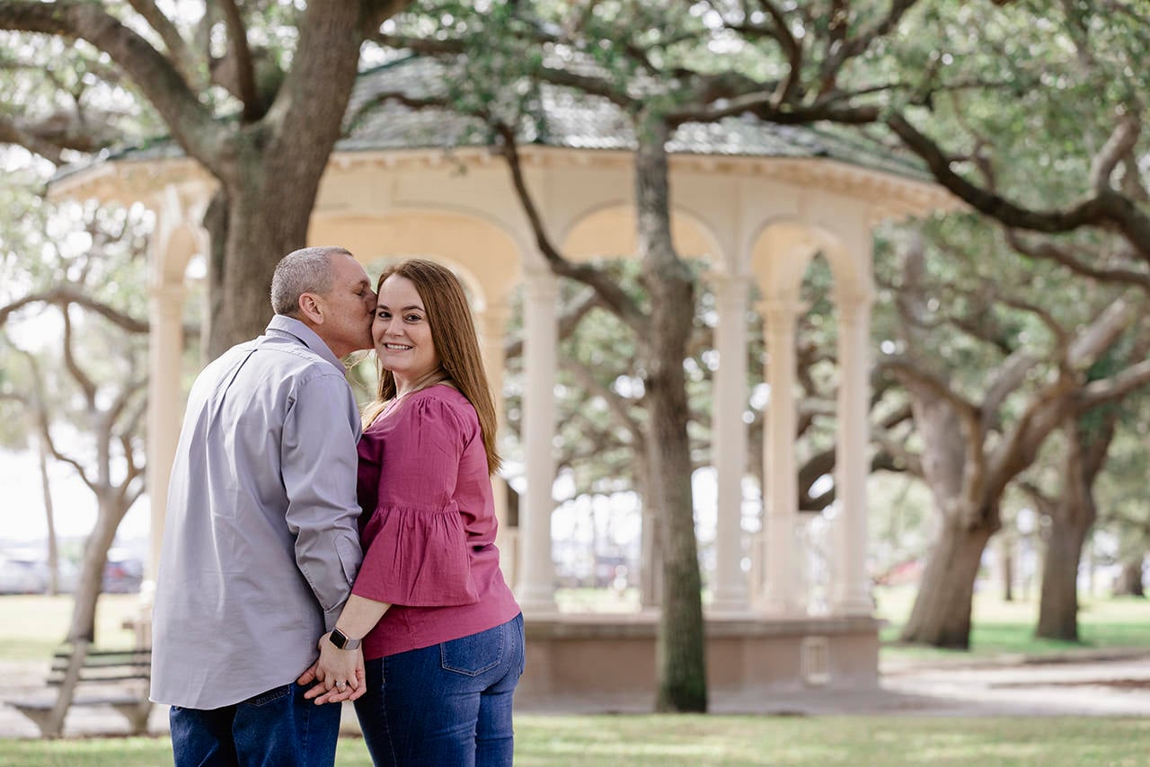 charleston anniversary photo session at white point garden