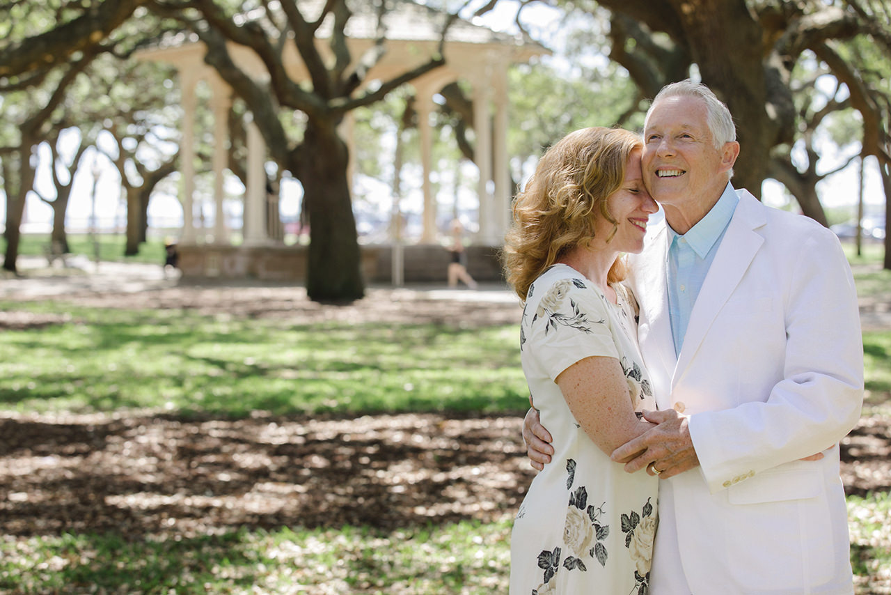 charleston anniversary photo session at white point garden