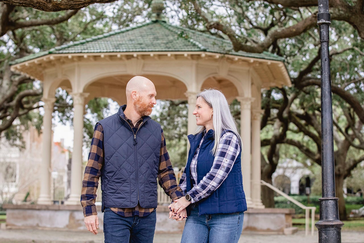 charleston anniversary photo session at white point garden